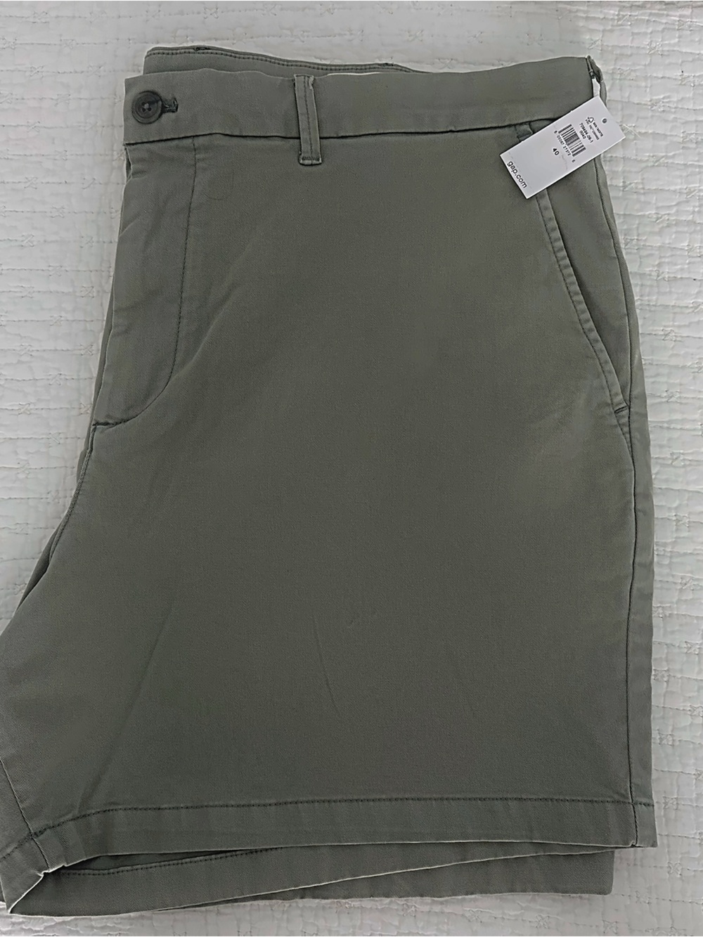 NWT GAP Men's 6" Khaki Shorts Olive, Size 40
